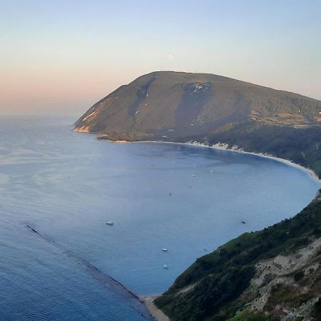 Appartamento In Contesto Esclusivo In Pieno Centro Camerano Exteriér fotografie