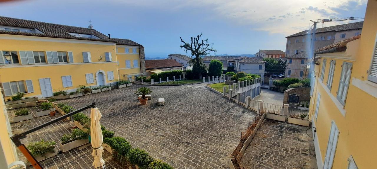 Appartamento In Contesto Esclusivo In Pieno Centro Camerano Exteriér fotografie