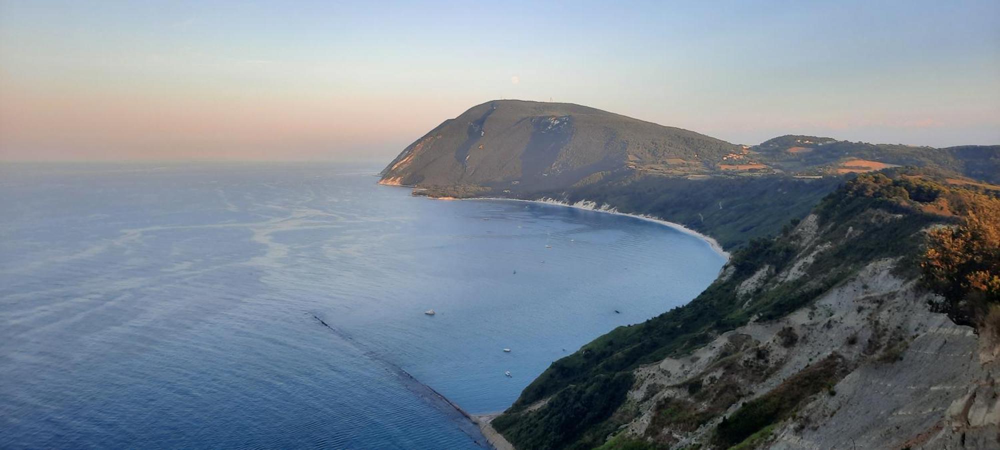 Appartamento In Contesto Esclusivo In Pieno Centro Camerano Exteriér fotografie